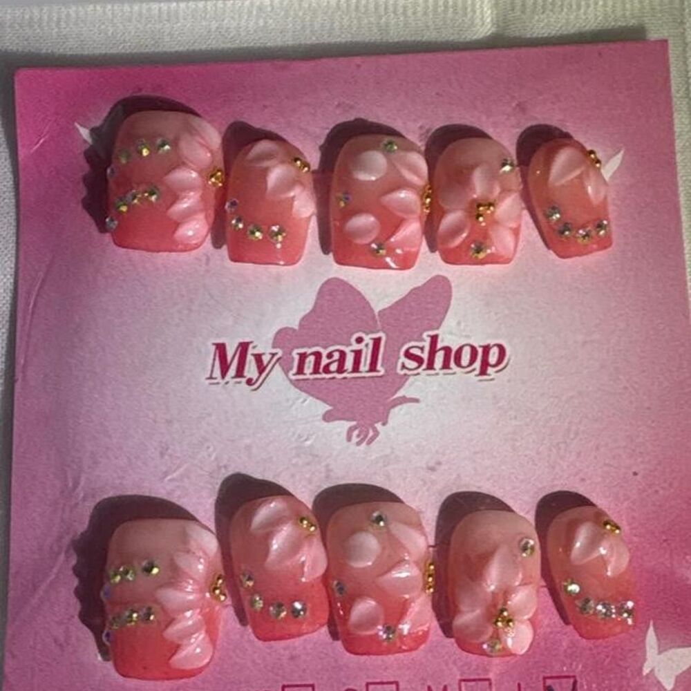 Brand-new press-on nail set in size Large